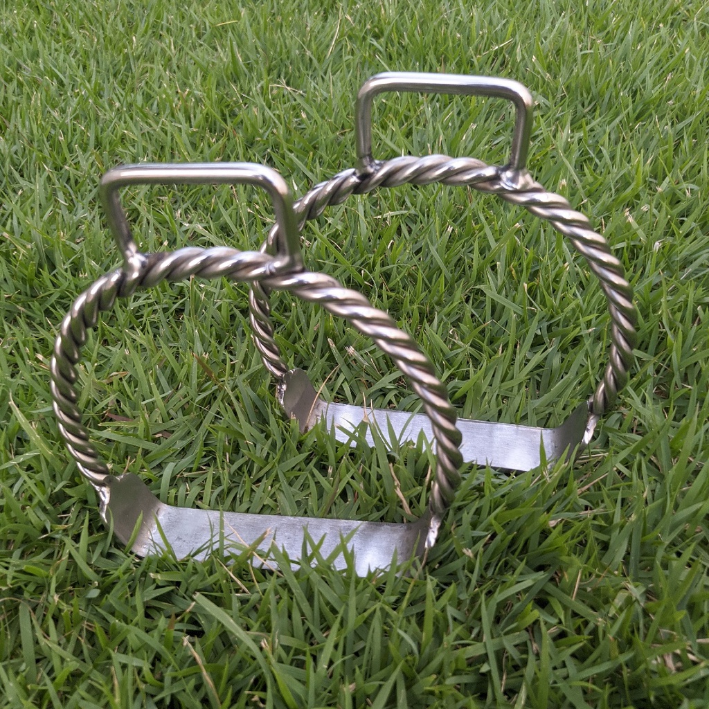 Estribo Estrivo em Inox Chapa Com Alça Fio Torcido Traia Muladeiro para Sela Arreio Montaria