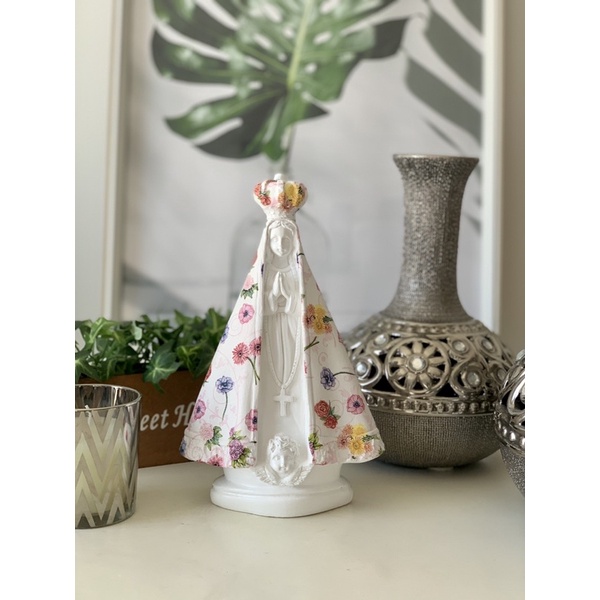 nossa senhora aparecida 25 cm manto mini Flores coloridas rosas gesso decorada em Oferta na Shopee