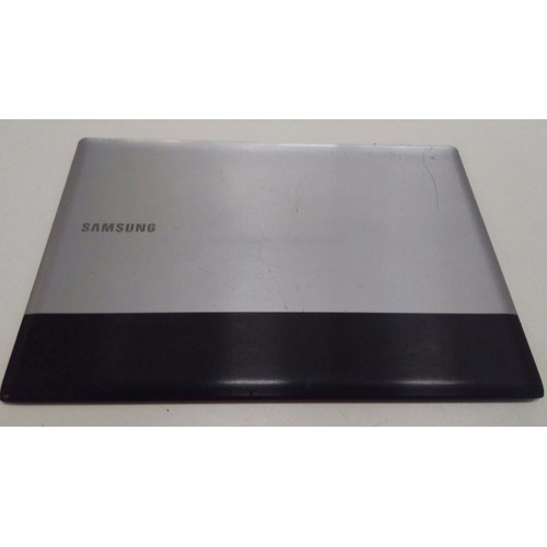 Tampa traseira e frontal da Moldura tela usada Notebook Samsung RV411 em bom estado