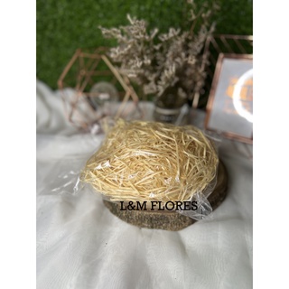 Palha da Costa/Rafia com 50g ideal para complemento de arranjos e decoração de casamento, festas, ambientes de casa, trabalho e eventos