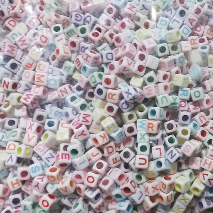 10 Peças de Miçanga Infantil Quadrado Branco Letra A - M Colorido Alfabeto 6mm em ABS Entremeio Furo Passante