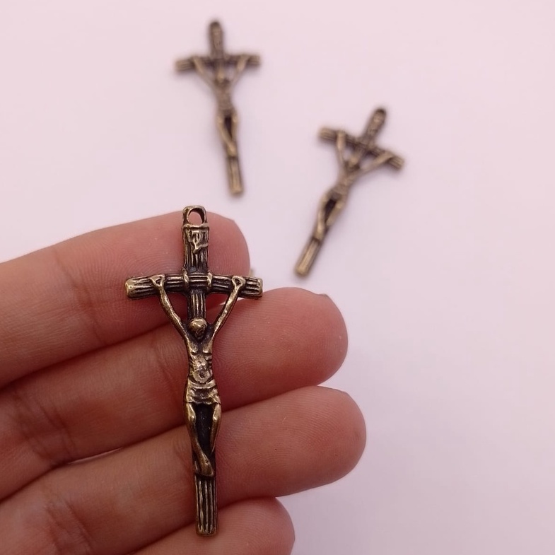 25 Cruz para Terço Ouro Velho - Crucifixo - Peças para Terço Católico- Montagem de terço