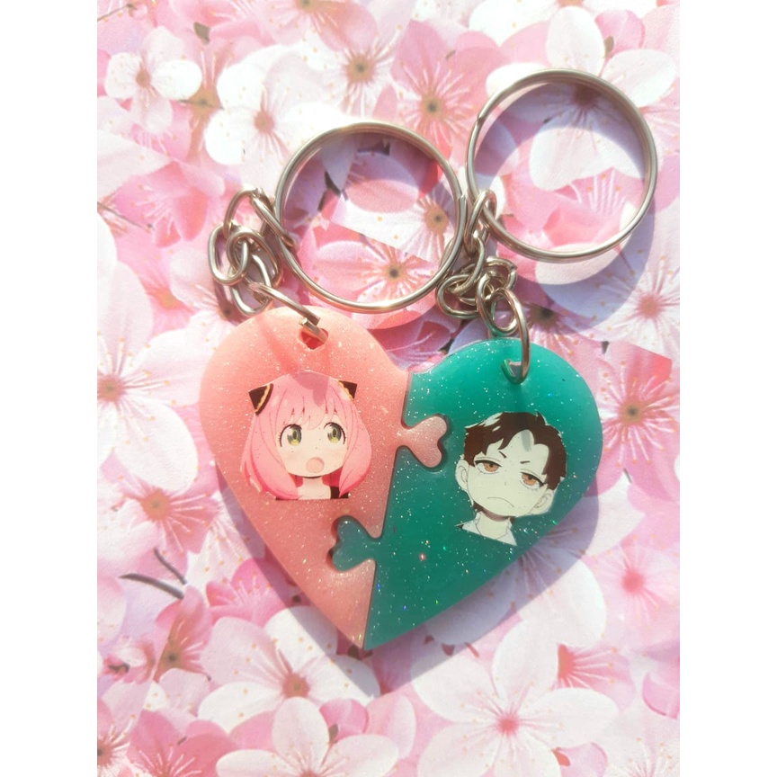 Chaveiro metadinha coração Anya e Damian Spy x Family