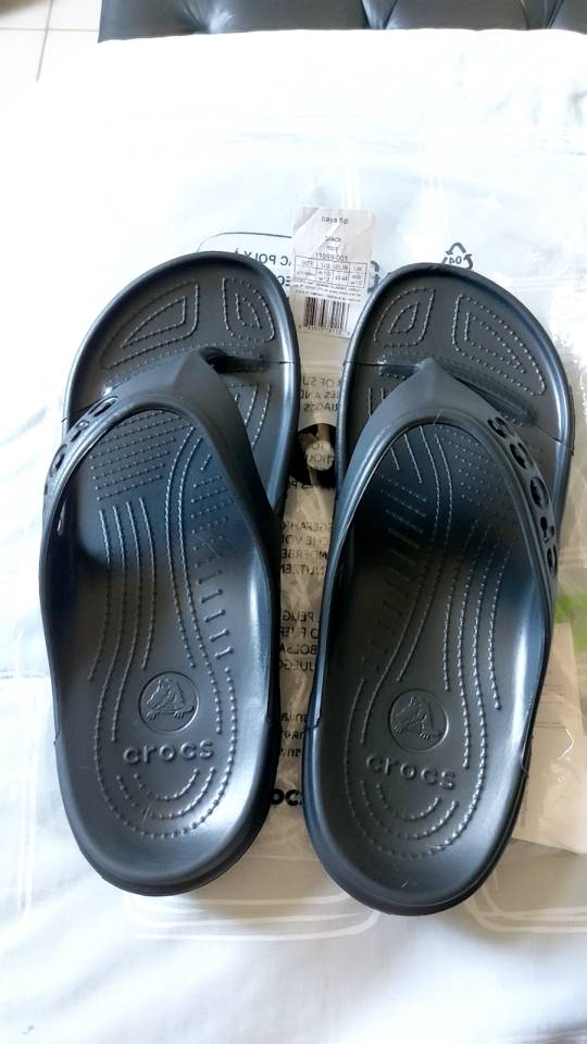 crocs baya flip black