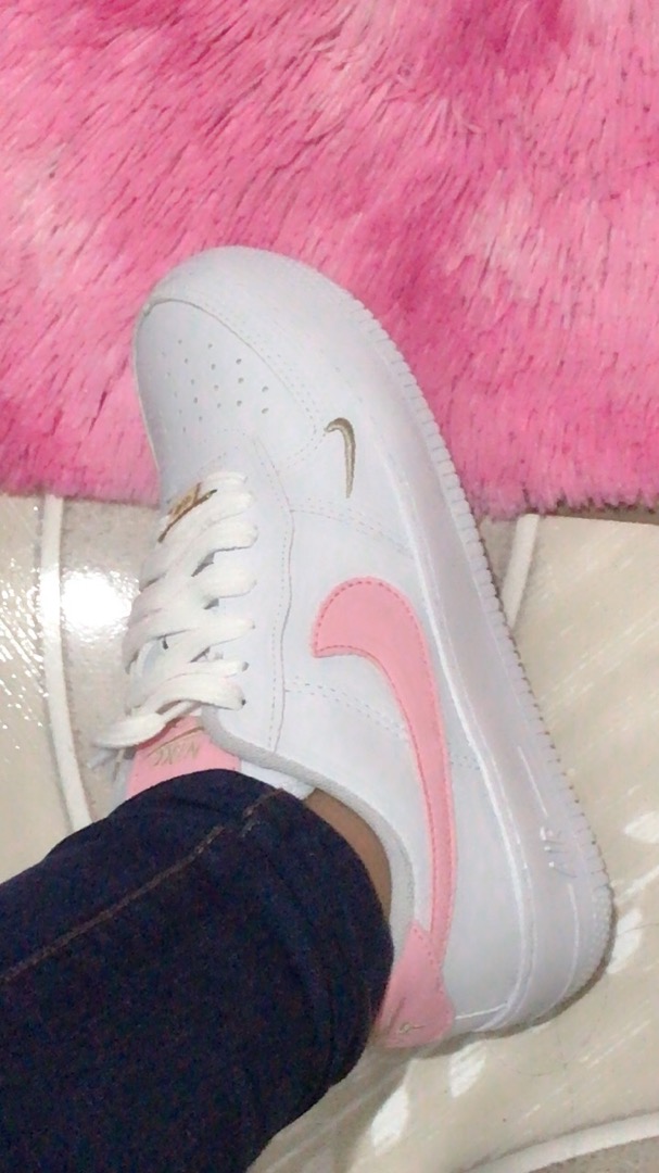 nike pink and white