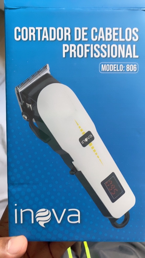 Máquina Para Aparar Pelo Sem Fio Recarregável Com Visor de Carga Modelo 806  | Shopee Brasil