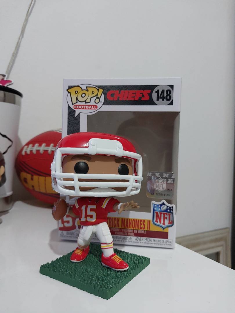 Visit the Funko Store Patrick Mahomes Vinyl Figure #119 (Bundled with  Compatible Ecotek Pop Box Protector)