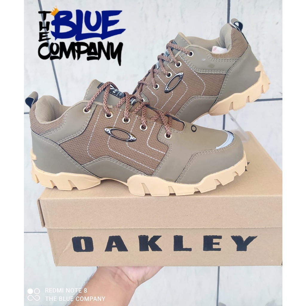 Bota 2024 oakley marrom