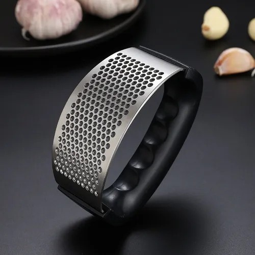 Triturador Amassador Prensador de Alho Batata Legumes Aço Inox Manual Prático Multiuso Universal Cabo Preto