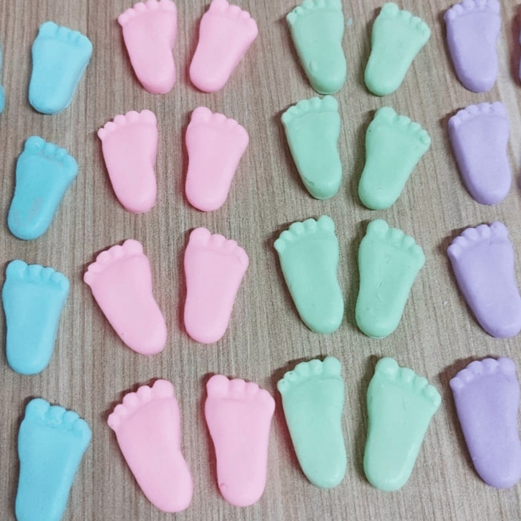 60 Mini Pezinhos Para Latinhas e saquinhos de organza Chá de Bebe