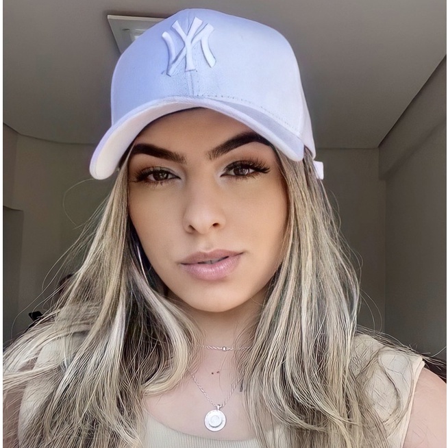 Boné feminino NEW YORK todo branco monocromático combina com tudo ...