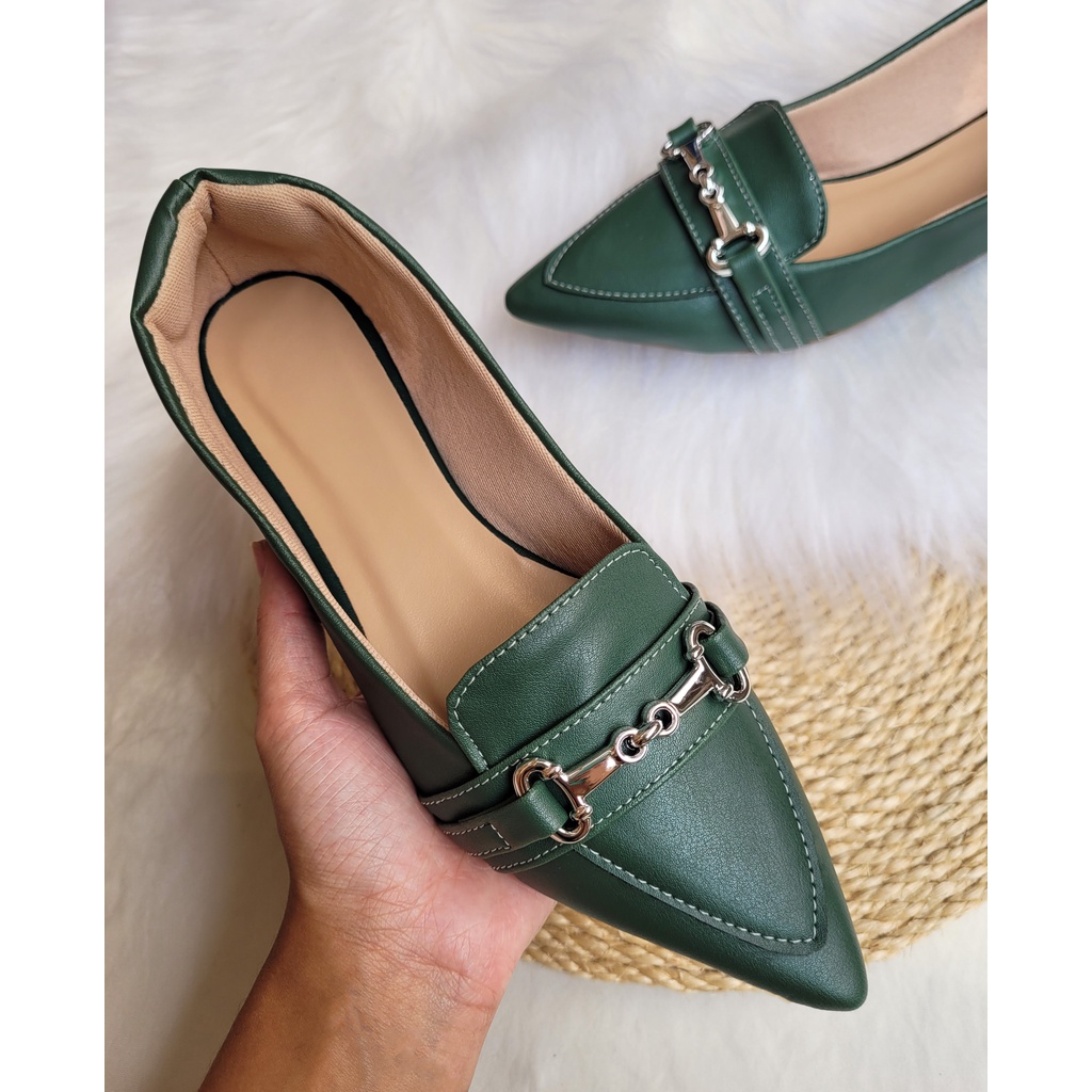 Sapatilha Rasteira Mocassim Feminino Bico Fico Preto, Verde Com Fivela Cromo Confort Moda Sandália Casual Feminina