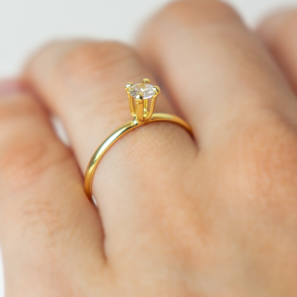 Anel Solitário Feminino com Pedra de Zircônia Folheado a Ouro 18k ou PrataAnel Solitário Feminino com Pedra de Zircônia Folheado a Ouro 18k ou Prata
