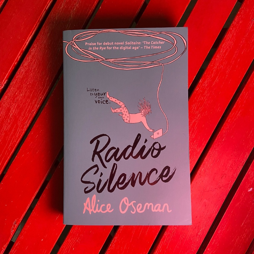 Radio Silence De Alice Oseman (PAPERBACK) | Shopee Brasil