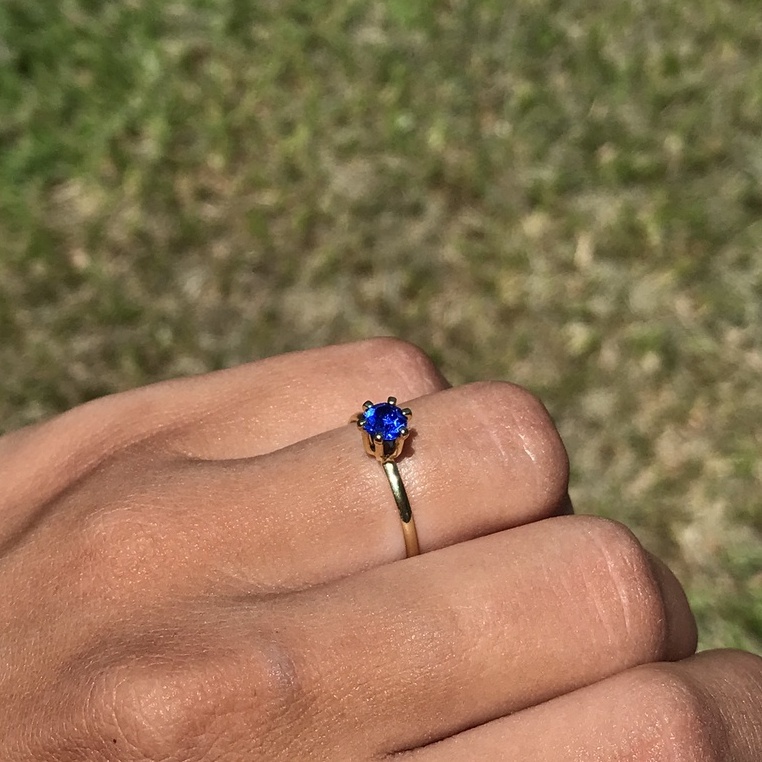 Anel Solitário Feminino com Pedra Azul Folheado a Ouro 18k ou Prata