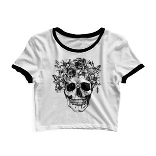 Cropped Hey Mina Manga Curta Caveira Rosas Branco/Preto
