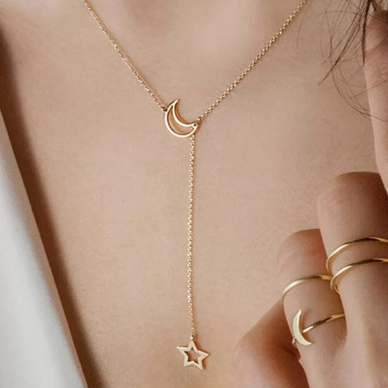 Colar feminino minimalista correntinha com pingente de  lua e estrela delicado