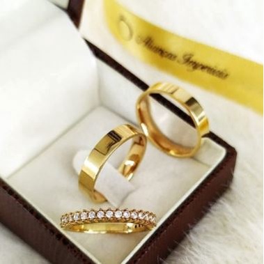 Par aliança casamento Banho A Moeda Antiga  reta + caixinha + Anel solitário pedrinhas COD-107