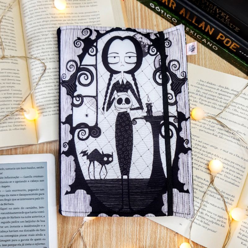 Capa Para Livros Wandinha - Família Addans