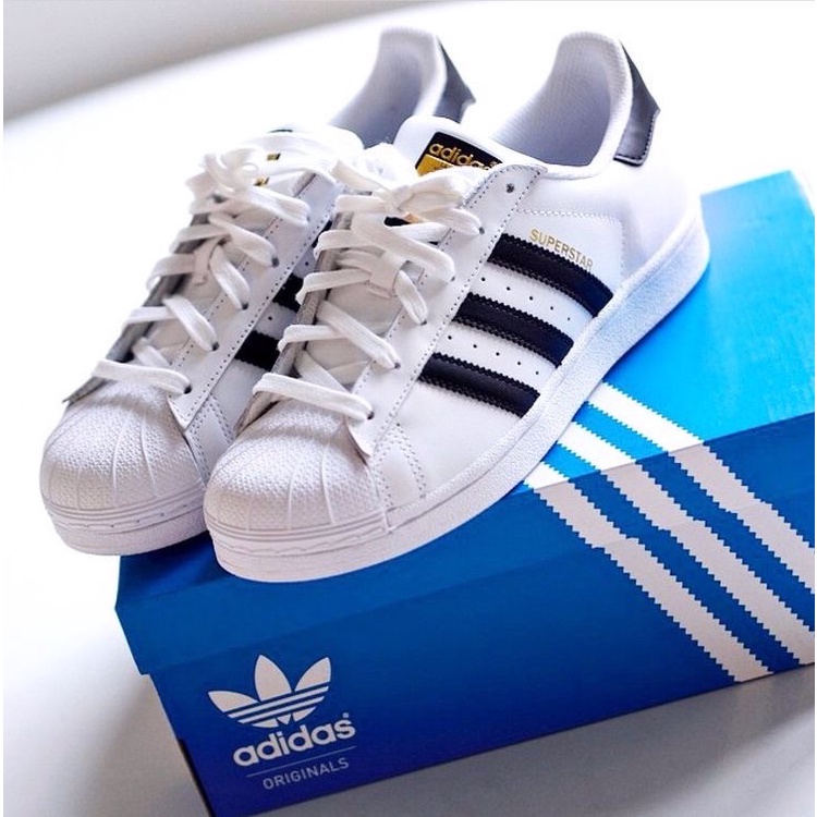 Tenis adidas store superstar em promoção