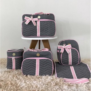 Kit Bolsa Maternidade Jeans 5 peças impermeável com alça regulável e removível.