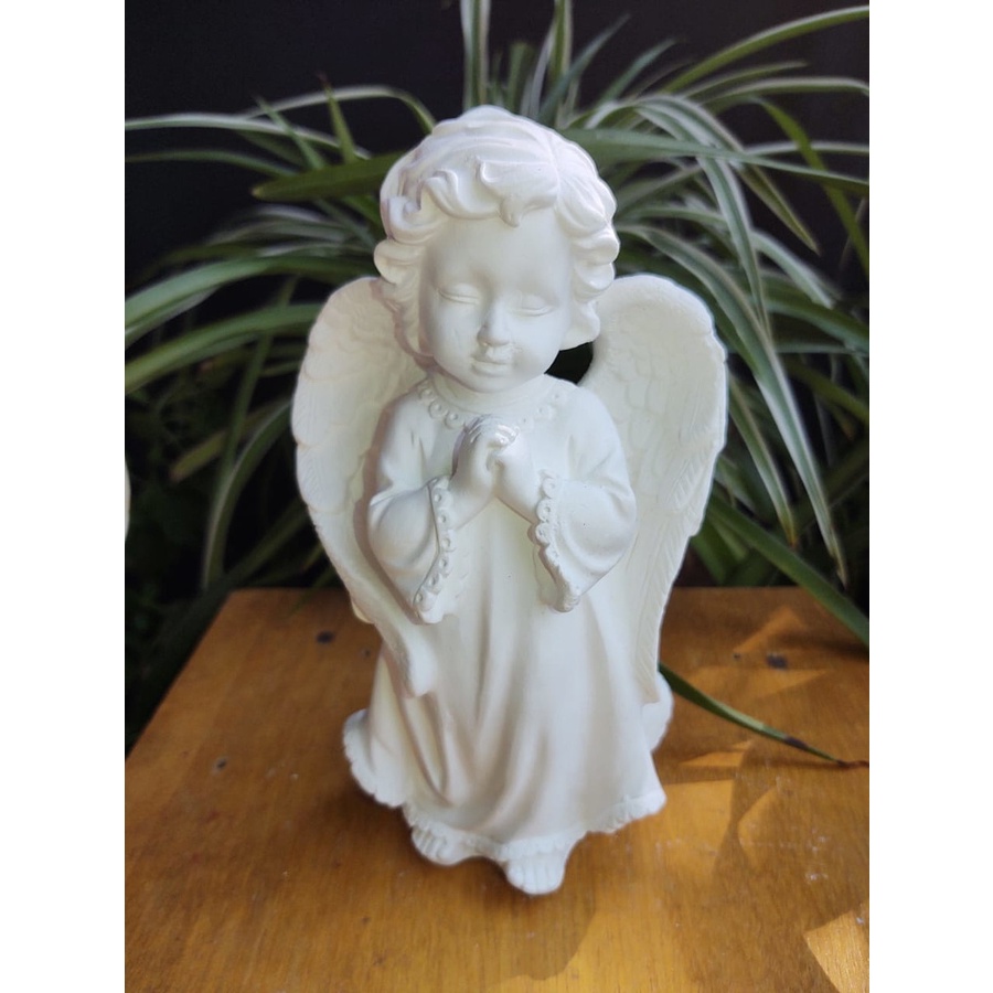 01 - Anjo 18 cm , 01 - Anjo mão no chão, 02- Anjos mãos entre as pernas, 01 - Anjo 15 cm