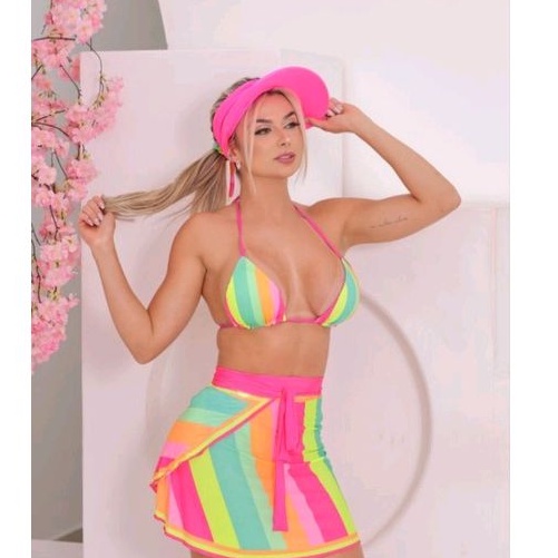 lindo conjunto de biquíni com saída de praia, piscina pareo curta, verão.