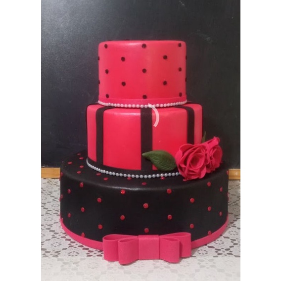 Maquete Bolo Fake Cabaré Vermelho e Preto