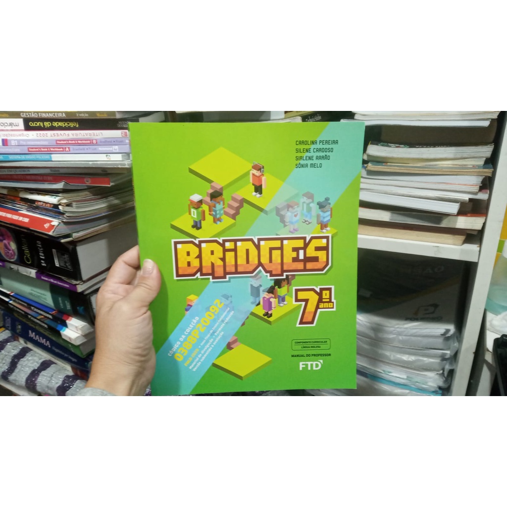 Capa do livro Bridges 7° Ano - Ensino Fundamental - Livro do Professor - Praticamente Novo -