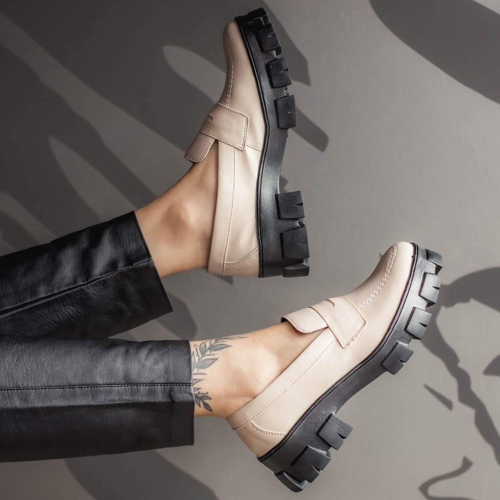 Sapato Oxford Feminino Off White Mocassim Tratorado Plataforma Bege Confortável Moda Blogueira