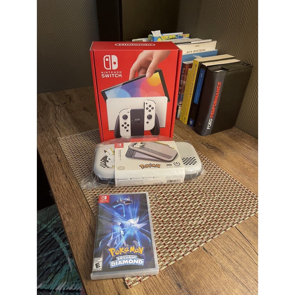 NEW Nintendo Switch OLED White Pokemon Brilliant Diamond game and Case