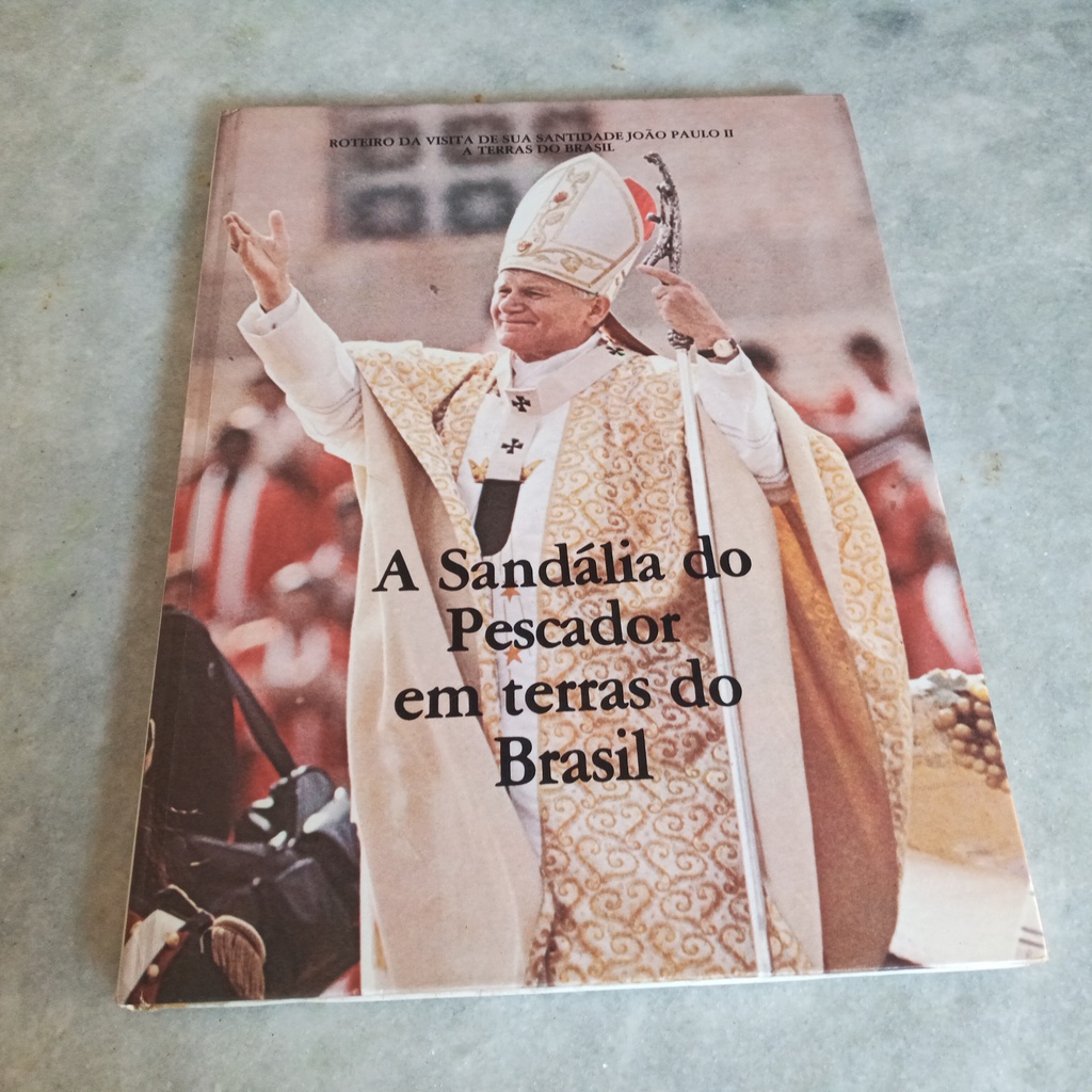 Livro: A Sandália do Pescador em Terras do Brasil - idealização: Raul Maia