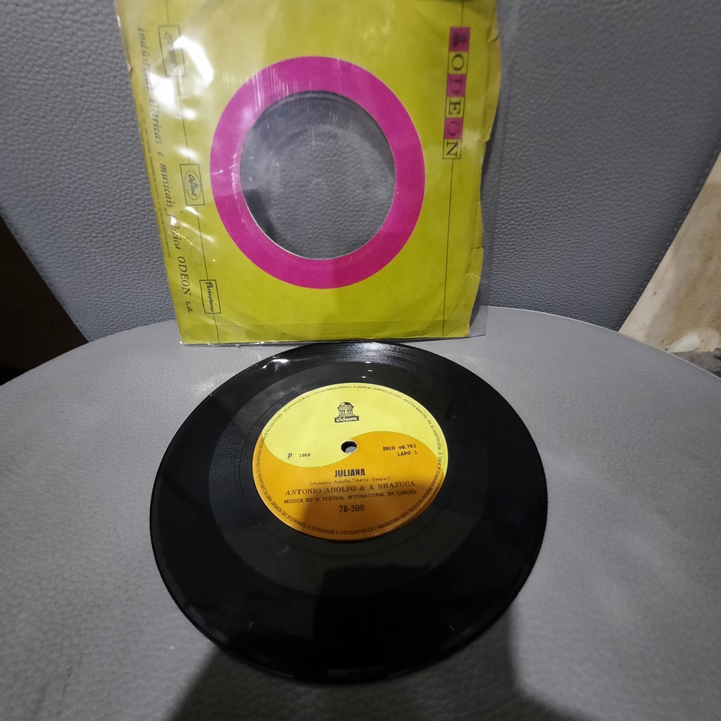 Compacto Antonio Adolfo & A Brazuka Juliana / Moça