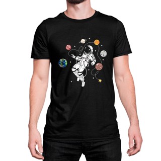 Camiseta Basica Astronauta Flutuando Planetas Espaço Estrela