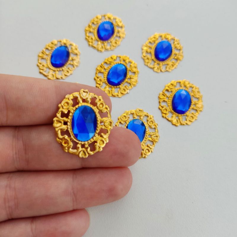 kit 50 tags de metal 2,5 cm dourada + 50 chaton 10x14mm azul royal