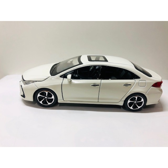 Miniatura Toyota Corolla 1/32 Metal Colecionável Carro Carrinho Coleção Branco C/Luzes e Som