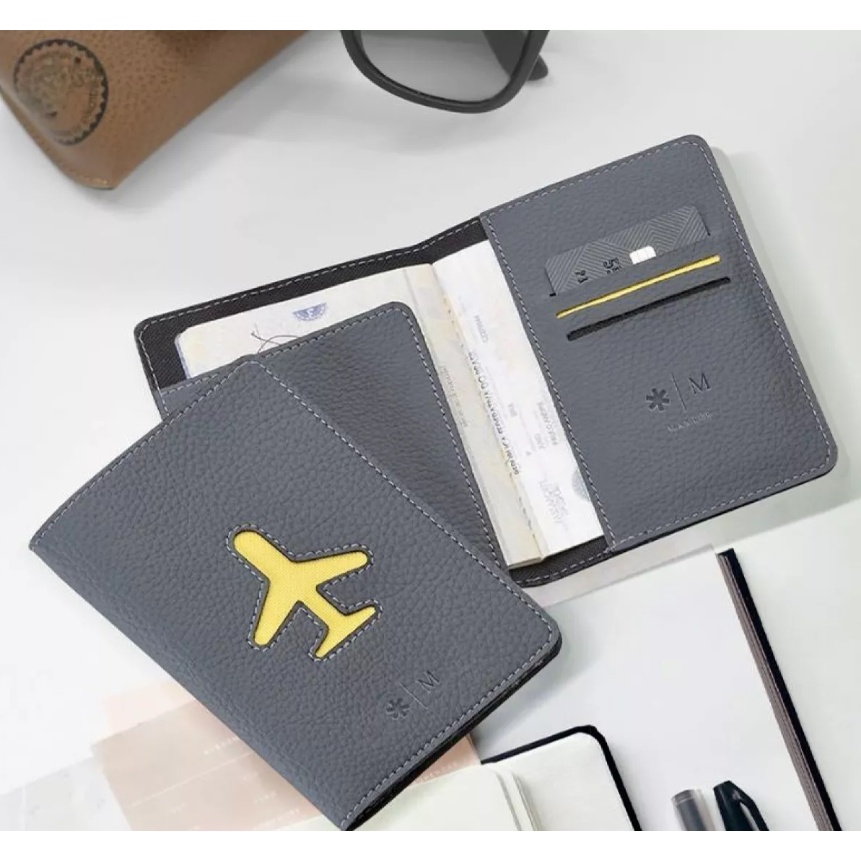 Porta Passaporte Maktub Unisex  ideal para viagens elegante e discreto com espaco para cartao