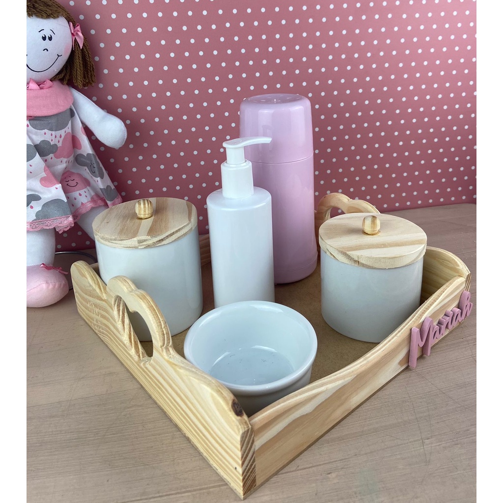 Kit Higiene Bebê Porcelana Pinus Coração Garrafa Nome Personalizado Menina