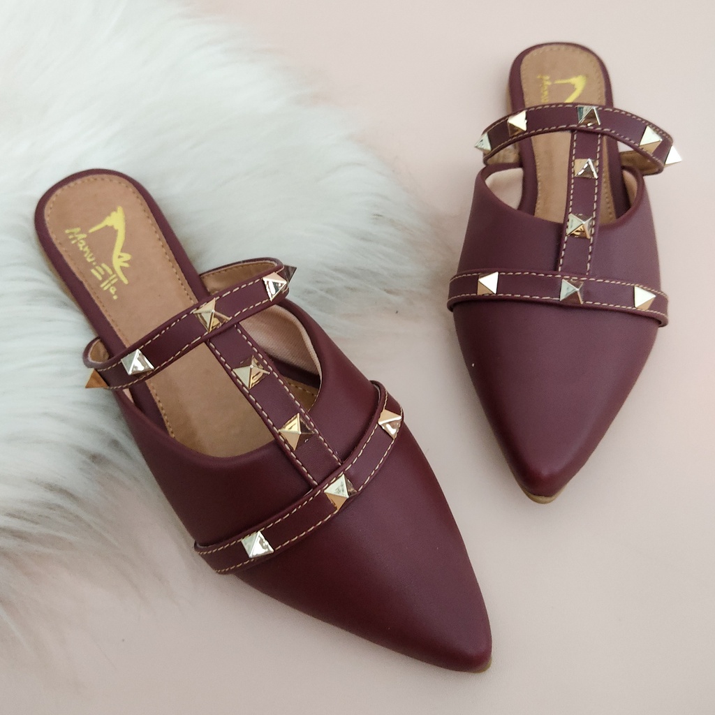 Mule Feminino Confortavel Bico Fino Com Enfeite de Spike Palmilha Macia Tendencia Inverno 2025