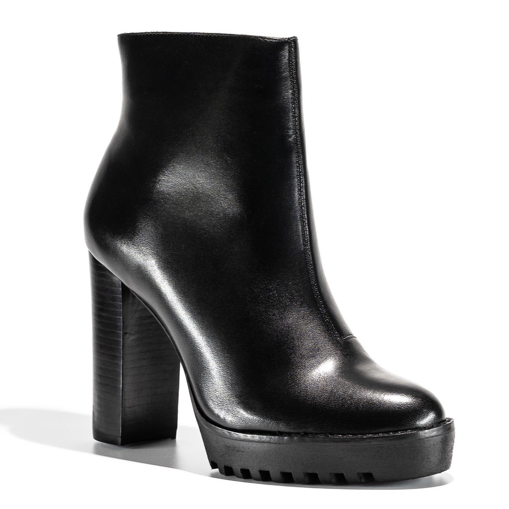 Bota Feminina Ankle Boot Salto Alto Meia Pata Preta Lisa Cano Curto Sola Tratorada Couro