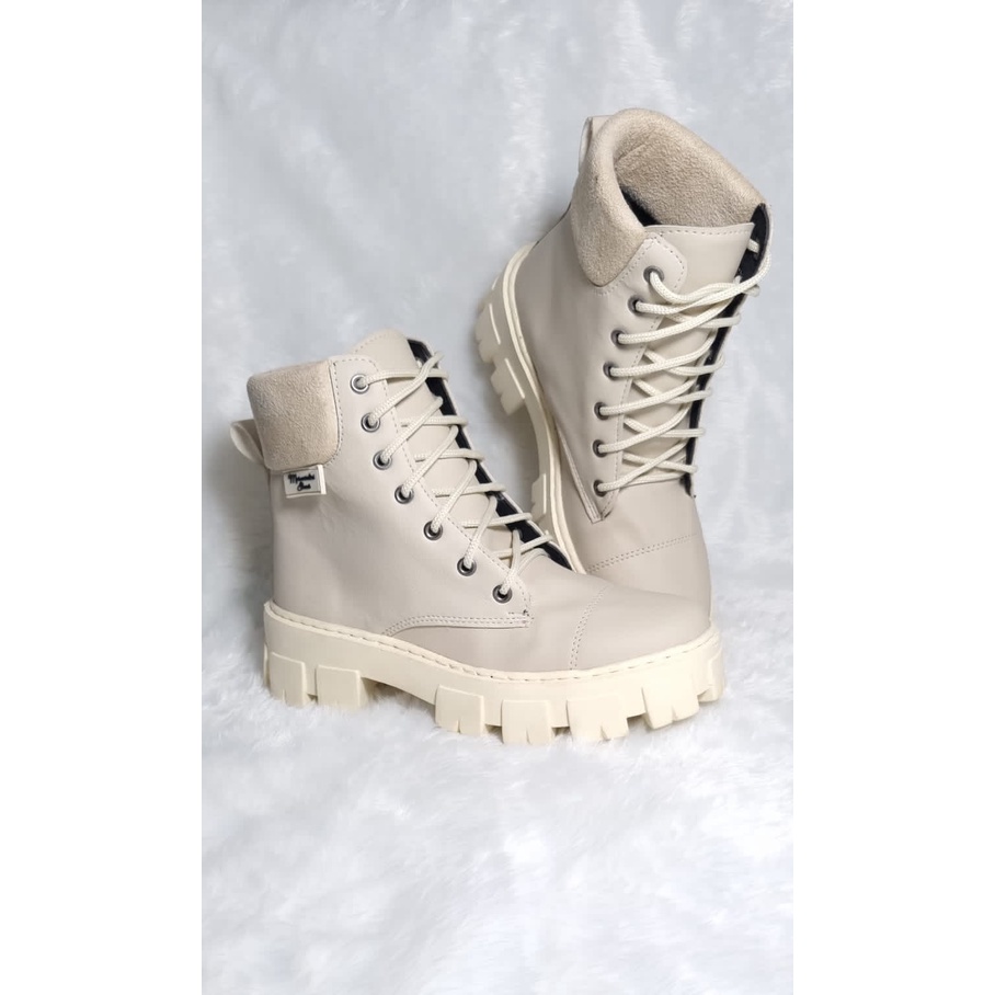 Coturno Feminino Botas Moda Cano Medio Salto Baixo Tratorado Fechamento em Cardaço Confort...