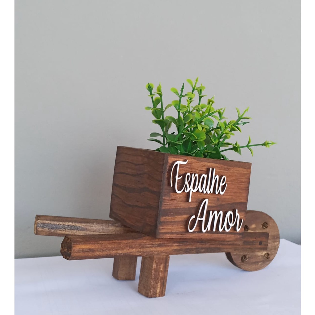 vasinho carriola de madeira pinus com plantinha