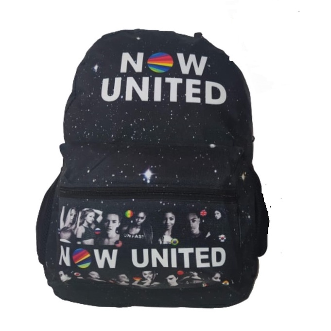 Mochila Now United a Preço de Custo com pequeno defeito na estampa