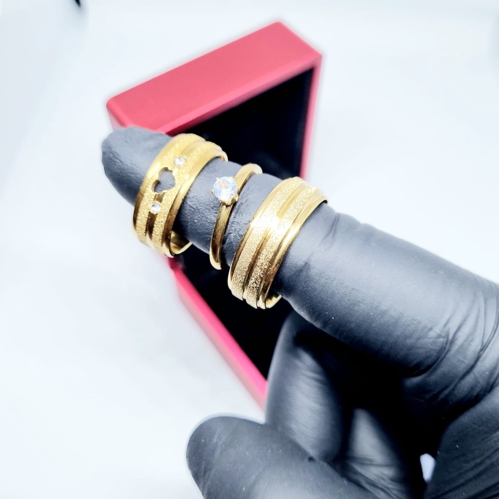 Par de aliança casamento 8mm banho moeda antiga com e sem coração vazado + solitário COD-123