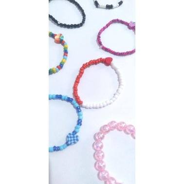 Pulseiras de miçanga colorida sortidas