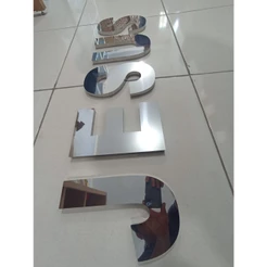 LETRAS AÇO INOX JESUS 30 CM