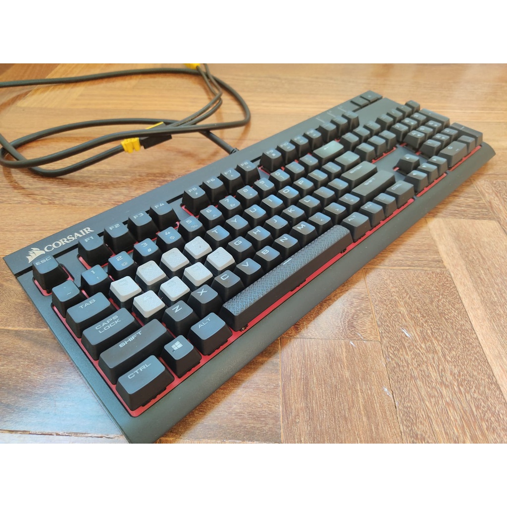 Teclado Mecânico Corsair Strafe, Switch Cherry Mx Red, Led