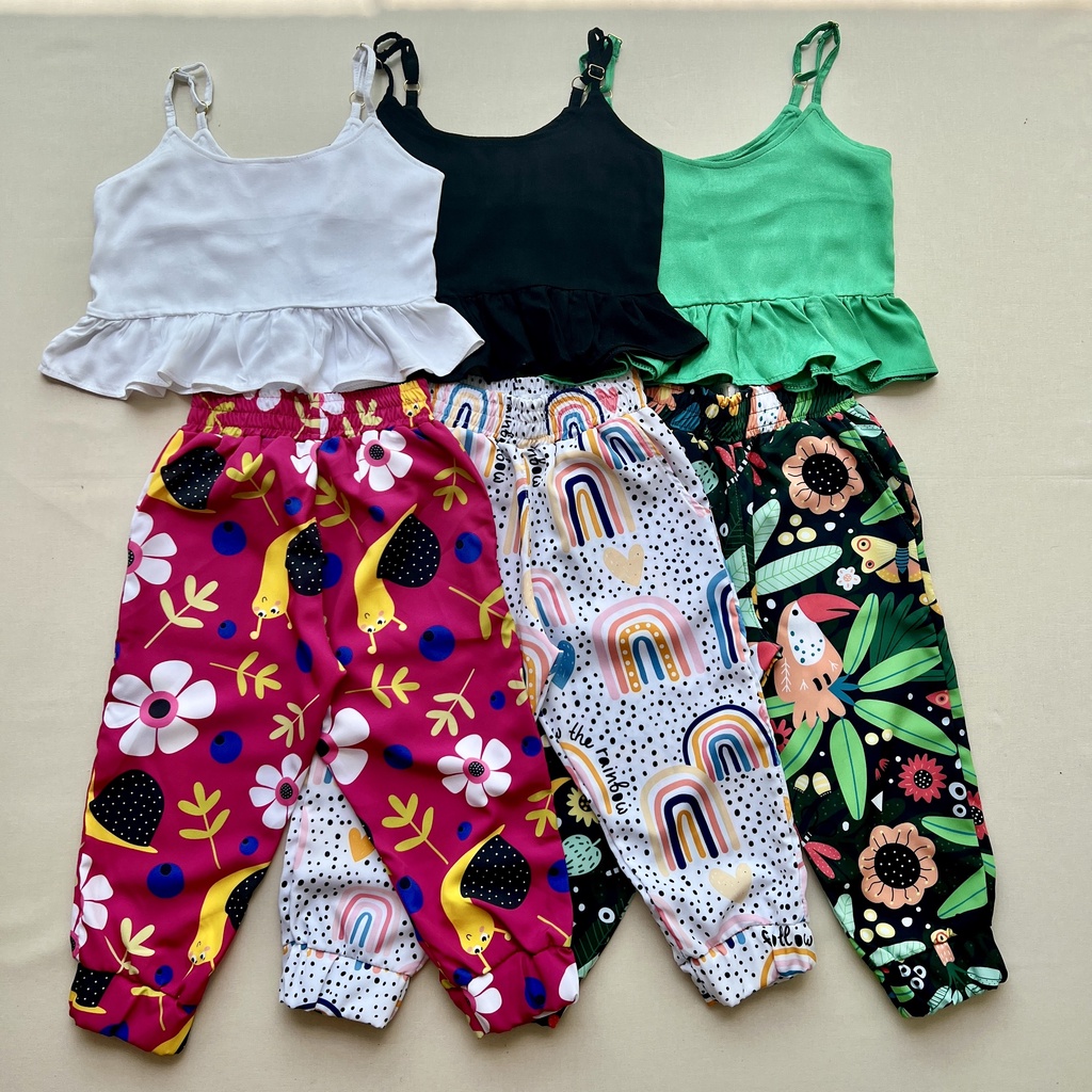 Conjunto infantil feminino calça jogger estampada cropped babado modinha criança menina