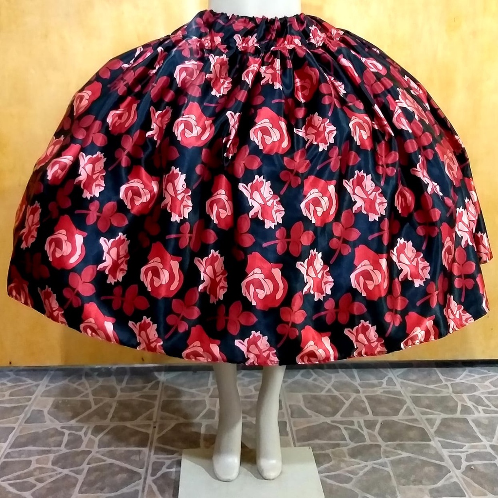 SAIA DE CETIM ESTAMPADO FLORAL - PRETO COM FLORES VERMELHA/ALARANJADA - POMBA GIRA/MARIA - UMBANDA E CANDOMBLÉ