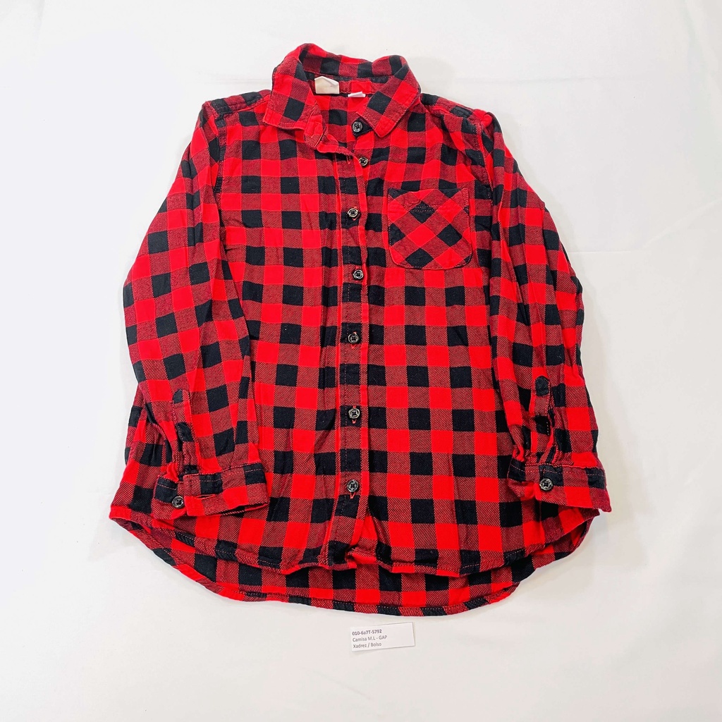 Camisa ML - Xadrez / Bolso - GAP - Tamanho 6 a 7T == peça seminova - COD 5792
